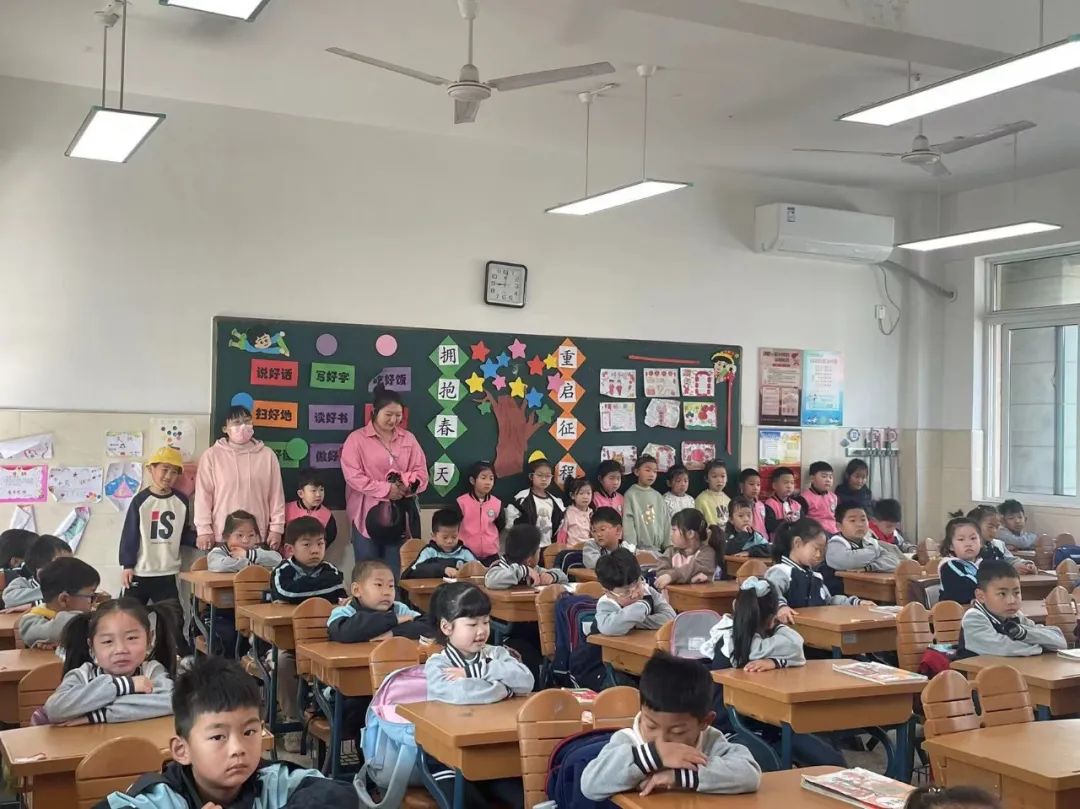 【生活燕幼·园区动态】下庙分园：“大班萌娃探小学，开启人生新篇章”——记幼儿园大班进小学体验活动(1)_html_m852fa38.jpg