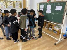 祥和园大班年级组清明项目活动新闻稿_html_22a00b8a.jpg