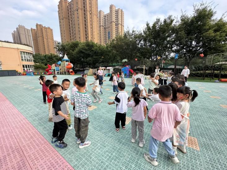 【生活燕幼·园区动态】下庙分园：“走行知路，议儿童事” ——第二次儿童陶研会顺利召开_html_358958cf.jpg