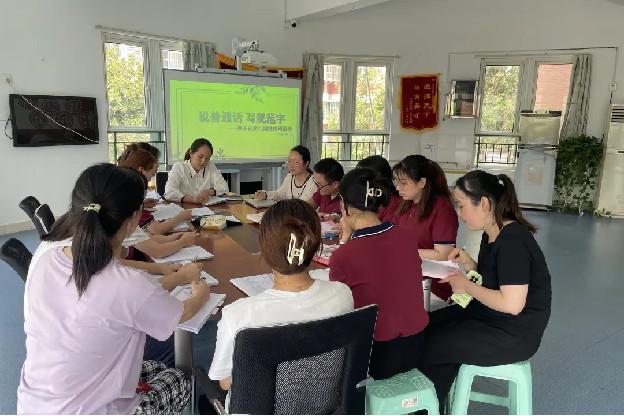 【生活燕幼·园区动态】“童语诵童音  推普筑未来”——燕子矶幼儿园第26届推普周活动_html_355d185a.png