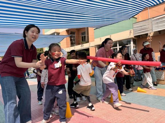 【生活燕幼·园区动态】下庙分园：“大手牵小手，球趣乐无穷”——小中班运动会_html_m138540c3.jpg