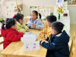 (已瘦身)20250414【生活燕幼·年级组动态】新城分园：“春天不是读书天，行知路上乐实践”——小桃子研学活动_html_1964f3a3.jpg