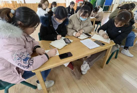 20211202祥和园区扭扭建构游戏培训活动_html_m215fd90a.jpg