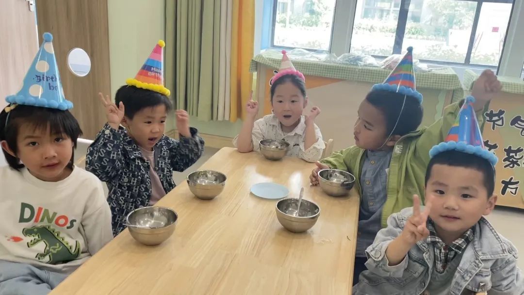 20230509【生活燕幼·园区动态】燕鸣苑分园：小小时光，岁岁成长——记五月“小桃子”集体生日会_html_m6b9b322d.jpg