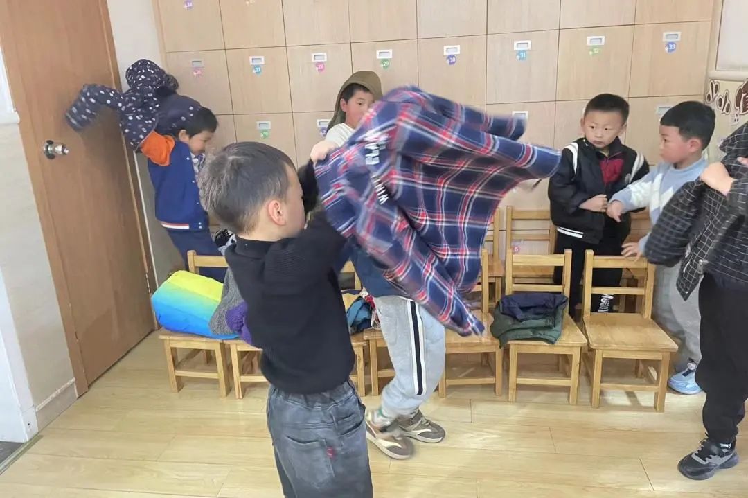 20231215【生活燕幼·园部动态】下庙分园：“自理小能手，快乐显身手”——自理能力大赛_html_m1336cb97.jpg