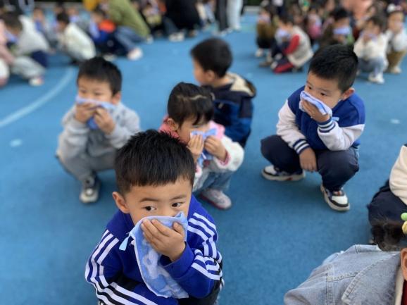 20241107【生活燕幼·安全第一】燕鸣苑分园：“消防在‘童’心，安全护‘童’行”——幼儿园消防安全培训及疏散演练_html_7fab5bd.jpg