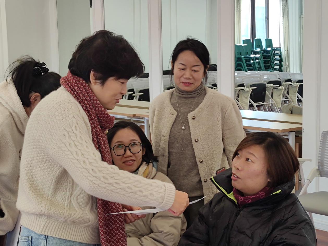 20241126新城分园教师开展音乐疗法体验活动_html_m3ec19a78.jpg