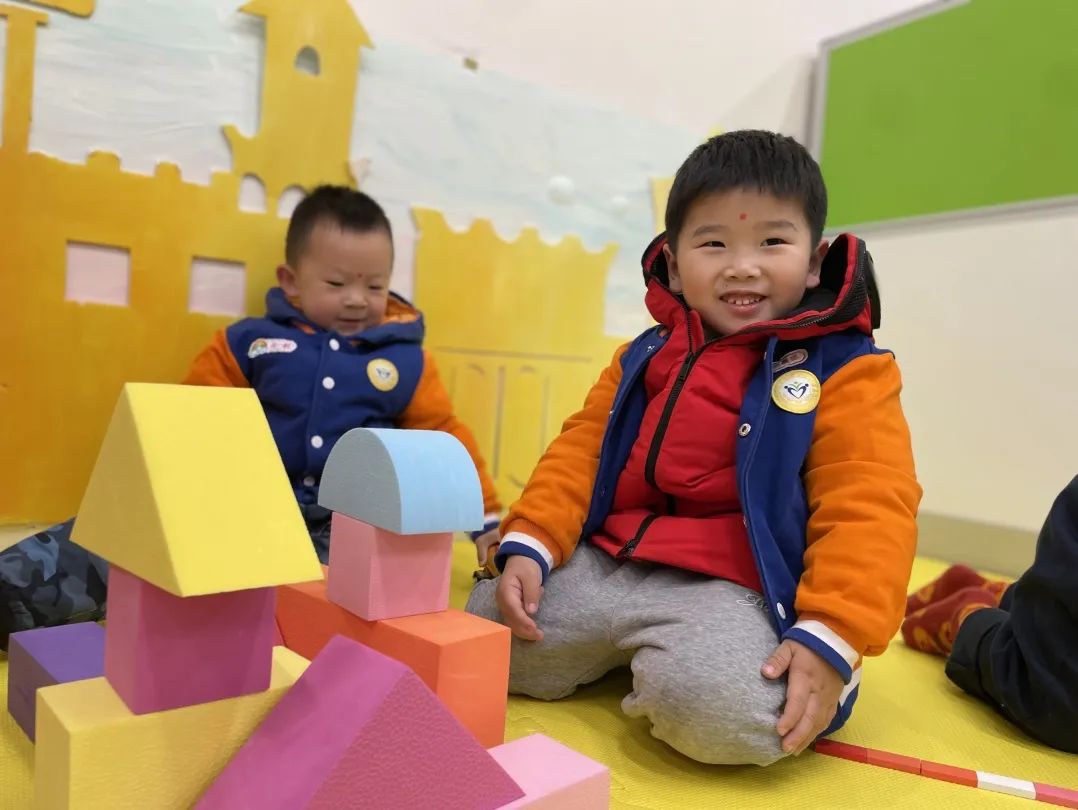 20230206【生活燕幼&middot;园区动态】燕鸣苑分园：“春暖花开 萌兔归来”——新学期开学记_html_52feecda.jpg