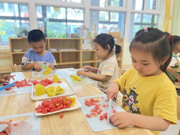 20240620【生活燕幼·园区动态】“夏至到，盛夏始”——舌尖上的节气之夏至_html_60a77fb8.jpg