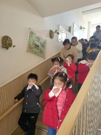 20230217【生活燕幼·安全第一】下庙分园：“安全于心，消防先行”——消防安全系列活动(2)_html_6a40e5d2.jpg
