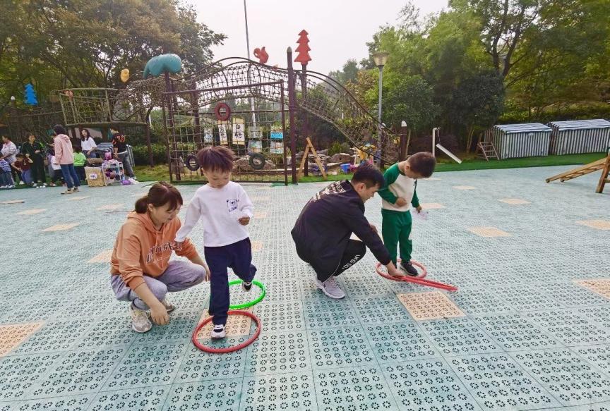 【生活燕幼·年级组动态】下庙分园：“大手牵小手，一起来运动”——中班半日开放暨亲子运动会活动_html_2de3a4f5.jpg