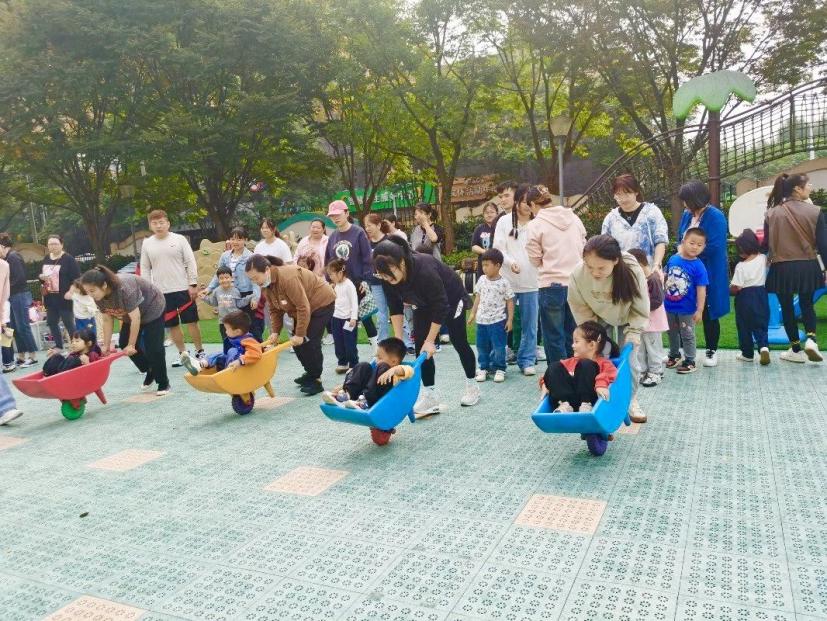 【生活燕幼·年级组动态】下庙分园：“大手牵小手，一起来运动”——中班半日开放暨亲子运动会活动_html_m63d0243b.jpg