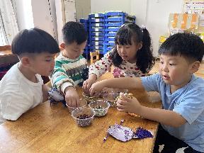 2023.10  传经典 承文化 润童心——南京特殊教学学院走进幼儿园 大班组 - 新闻_html_m685656e1.jpg