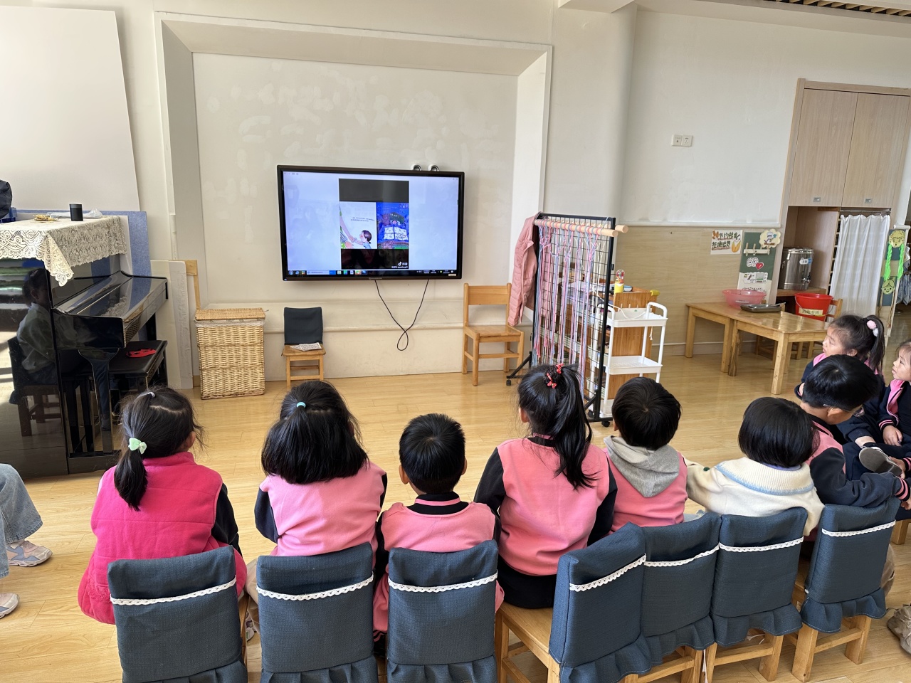 【生活燕幼&middot;教研组动态】下庙分园：“因爱相遇  与爱童行”——融合绘本故事分享活动_html_f796e4f.jpg