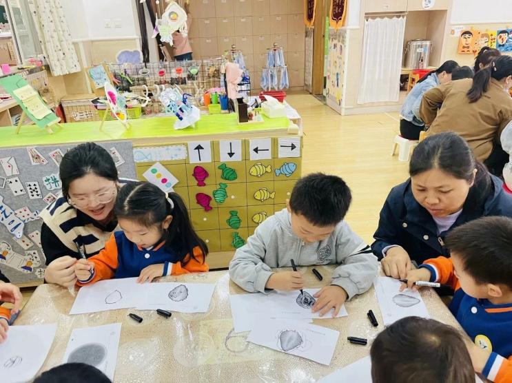 【生活燕幼·年级组动态】下庙分园：“大手牵小手，一起来运动”——中班半日开放暨亲子运动会活动_html_m11948bed.jpg