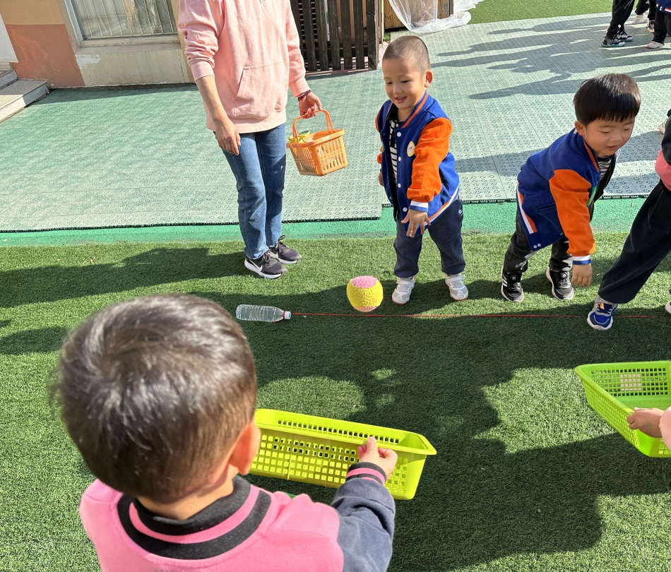【生活燕幼·园区动态】下庙分园：“大手拉小手，运动迎园庆”——大带小运动会_html_51b53e21.jpg