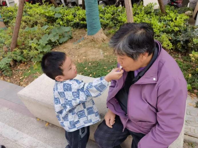 20231023【生活燕幼·园区动态】燕鸣苑分园：“爱满重阳 孝润童心”——重阳节活动_html_78236e69.jpg