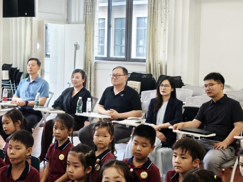 20250611【生活燕幼·园区动态】新城分园：燕子矶幼儿园科学副园长送教_html_m1c73f46f.jpg
