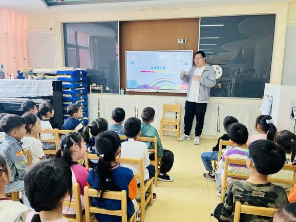 20250625 【生活燕幼·年级组动态】新城分园：家长“趣”课堂 携手“筑”成长】_html_m36046a01.jpg