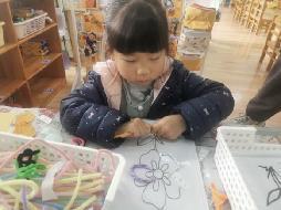【生活燕幼·教研组动态】燕幼中心园“游戏促发展，教研共成长”——美术教研组区域游戏开放活动_html_4a71b2e2.jpg
