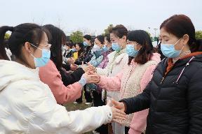 “赴一场春天的约会”——燕子矶幼儿园教职工工会活动555_html_8b36a85.jpg