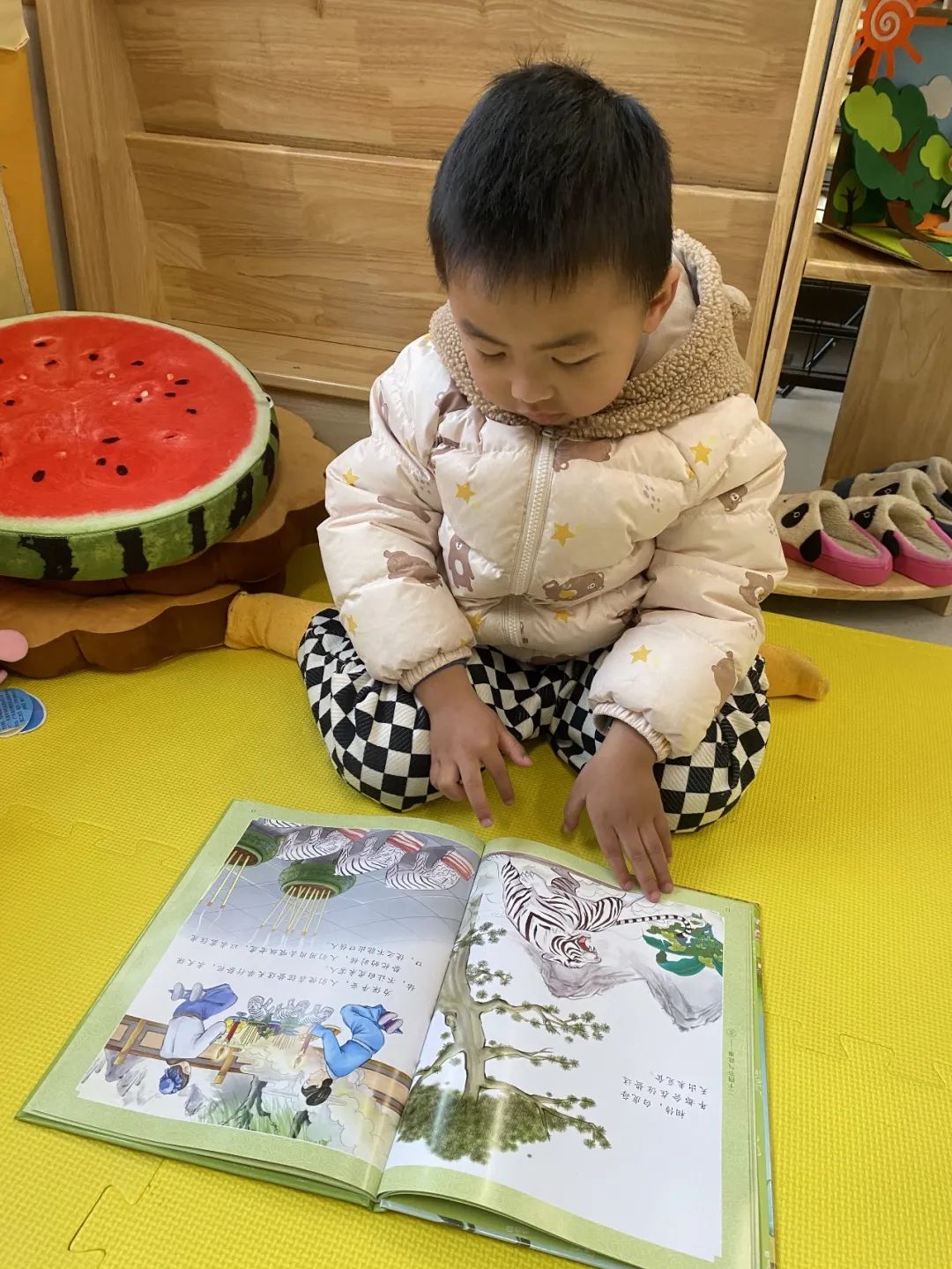 20230328【生活燕幼·园区动态】燕鸣苑分园：趣探惊蛰 万物新生——记小二班惊蛰节气活动_html_5b6cdd2d.jpg