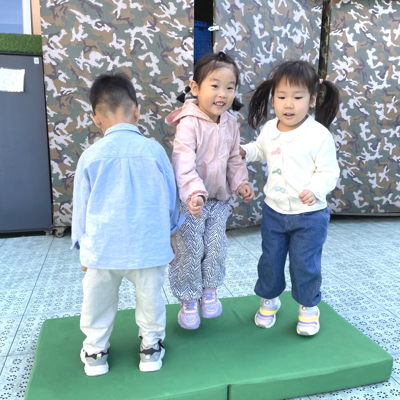 【生活燕幼·园区动态】下庙分园：“帮助弟弟妹妹”——新学期第一次儿童陶研会_html_4a797e5d.jpg