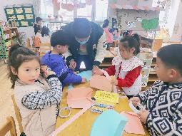 【生活燕幼·园区动态】燕幼中心园：“春风十里不如你，铿锵玫瑰绽芬芳”——三八妇女节活动_html_521b5187.jpg