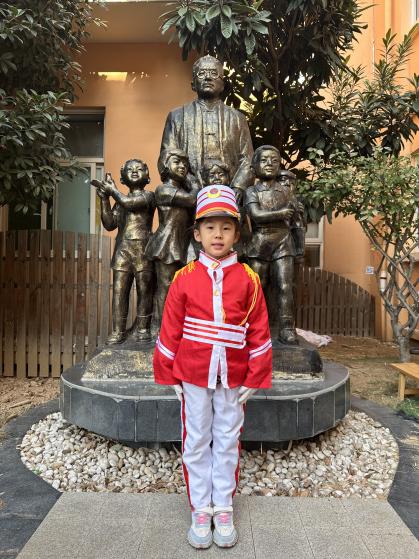 20231120【生活燕幼·园区动态】下庙分园：“小仪式，大情怀”——大一班升旗仪式(1)_html_m47ccaba1.jpg