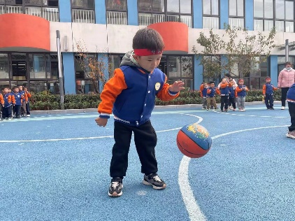 20231129  【生活燕幼·园区动态】“快乐早操，悦动成长”——幼儿早操和体育技能大赛评比_html_167d7e0a.jpg