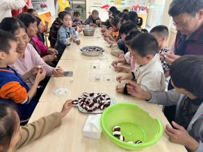 20241011【生活燕幼&middot;园区动态】新城分园：温情重阳，“幼”在身边”——重阳节活动doc_html_mfe45a1.jpg