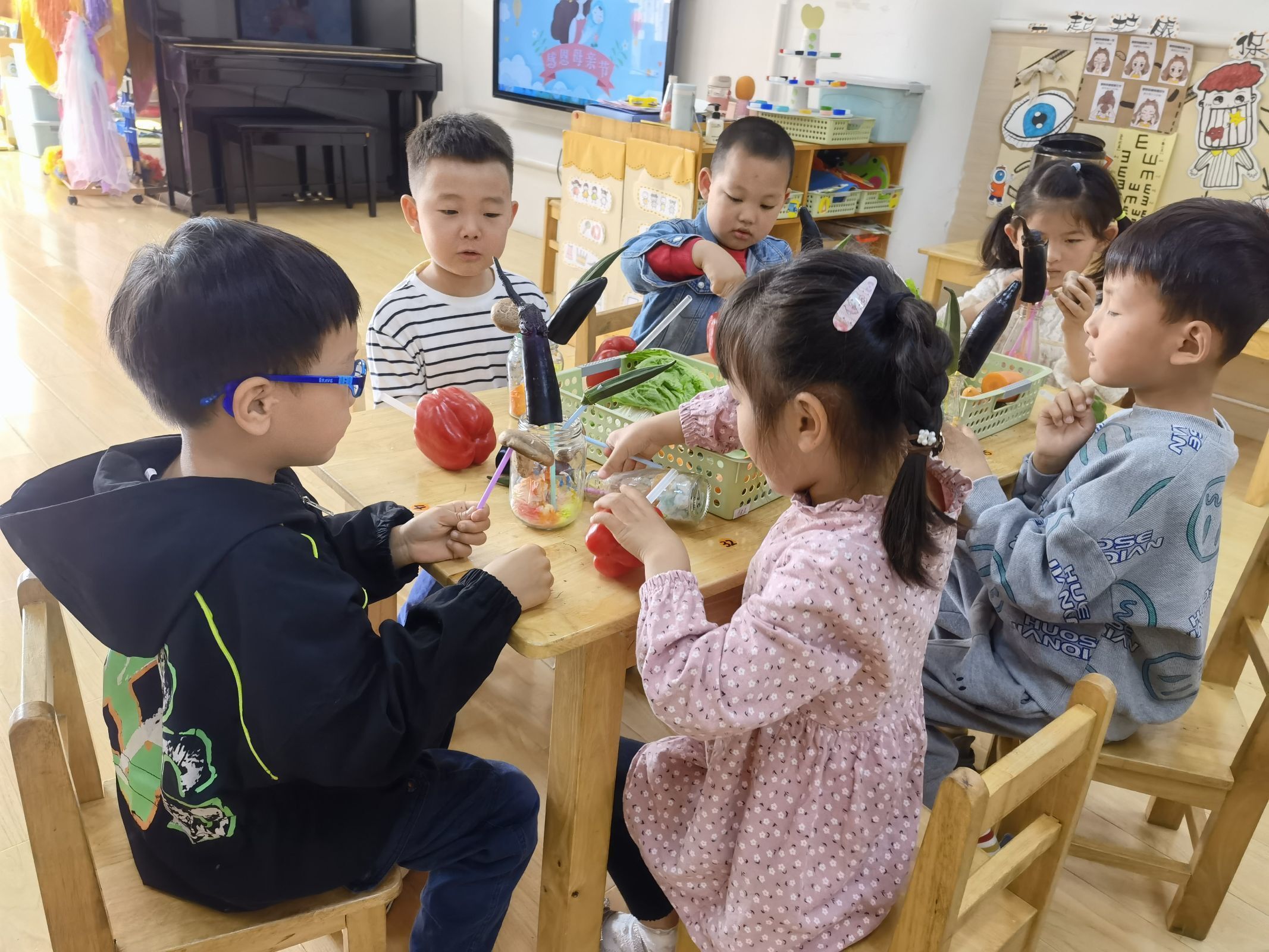 20230514【生活燕幼&middot;园区动态】下庙分园：花漾时光，爱意绽放——母亲节活动_html_5ee4100.jpg