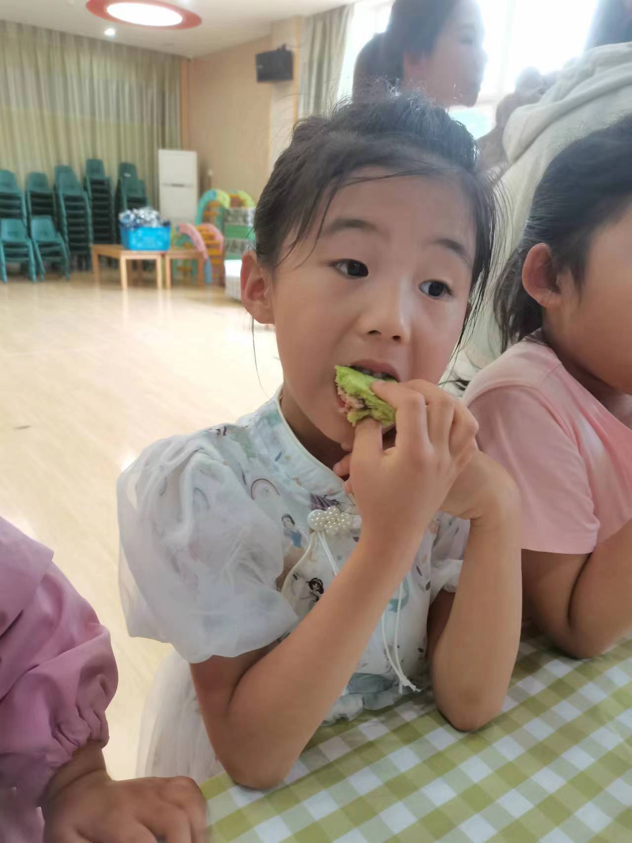 20230518【生活燕幼·安全第一】下庙分园：“亮技能，展风采”——食堂工作人员技能比赛_html_m553fc761.jpg