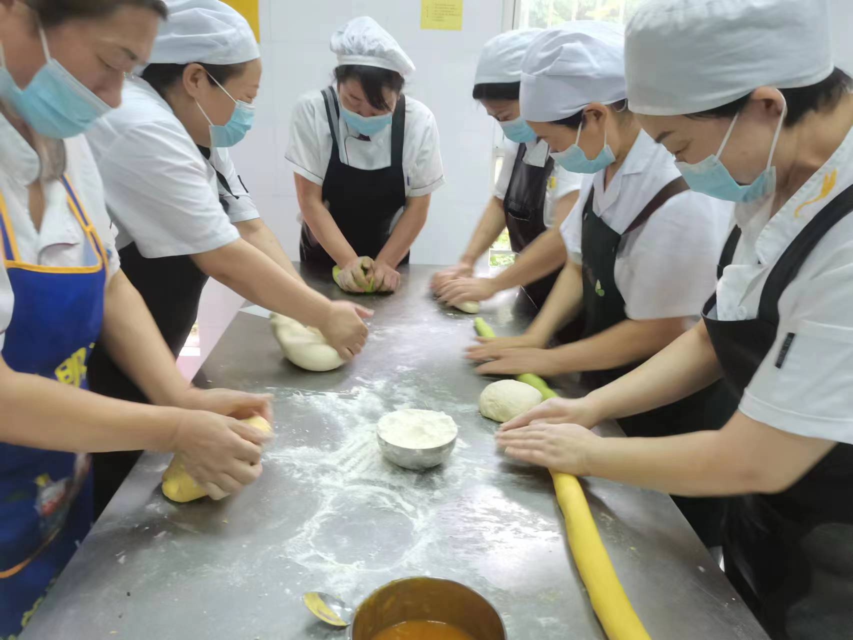 20230518【生活燕幼·安全第一】下庙分园：“亮技能，展风采”——食堂工作人员技能比赛_html_m23e087da.jpg