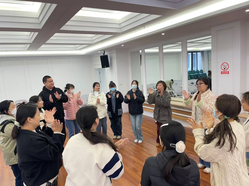 20241210【生活燕幼&middot;园区动态】新城分园：“提升交流艺术，获取教育幸福生活”——师德师风专题教研活动doc_html_40e8288.png