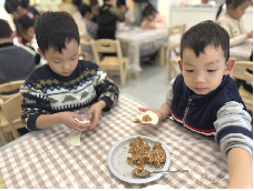 @20241220   【生活燕幼·园区动态】燕鸣苑分园：“温暖过冬至，快乐包饺子”——舌尖上的节气之冬至(2)_html_m720e0c9a.png