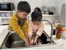 @20241220   【生活燕幼·园区动态】燕鸣苑分园：“温暖过冬至，快乐包饺子”——舌尖上的节气之冬至(2)_html_mbcc0fa2.png