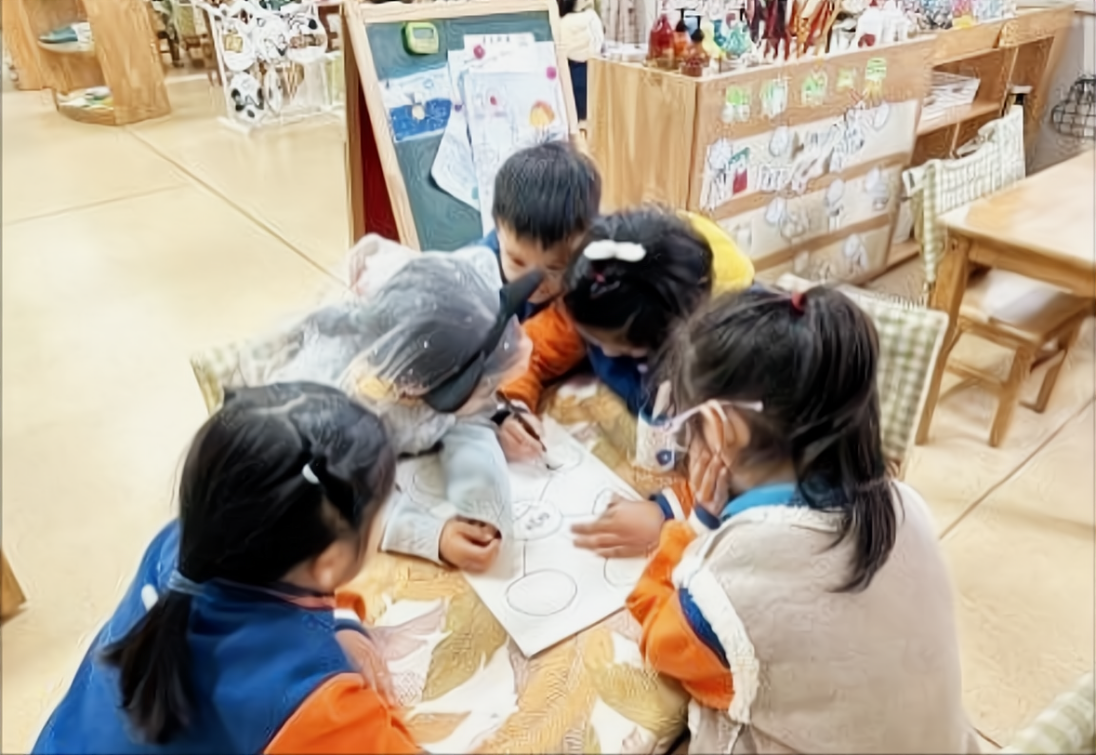 20241202【生活燕幼&middot;园区动态】新城分园——我是小小升旗手大五班升旗活动_html_m63441ba0.png