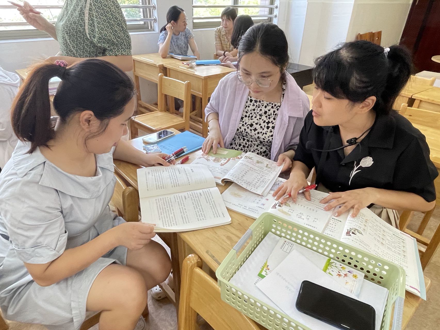 9.7立足新课标，赋能新学期_html_7620400a.jpg