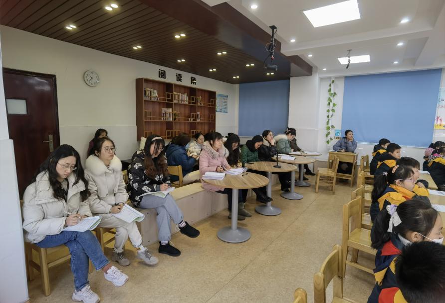 【养正颐小】聚焦高阶思维，交流共促成长——数学组第二次课例研讨_html_m27a8ffe6.jpg