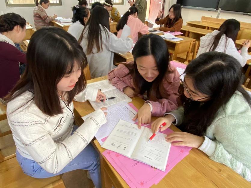 各抒己见集智慧_html_15f7a642.jpg