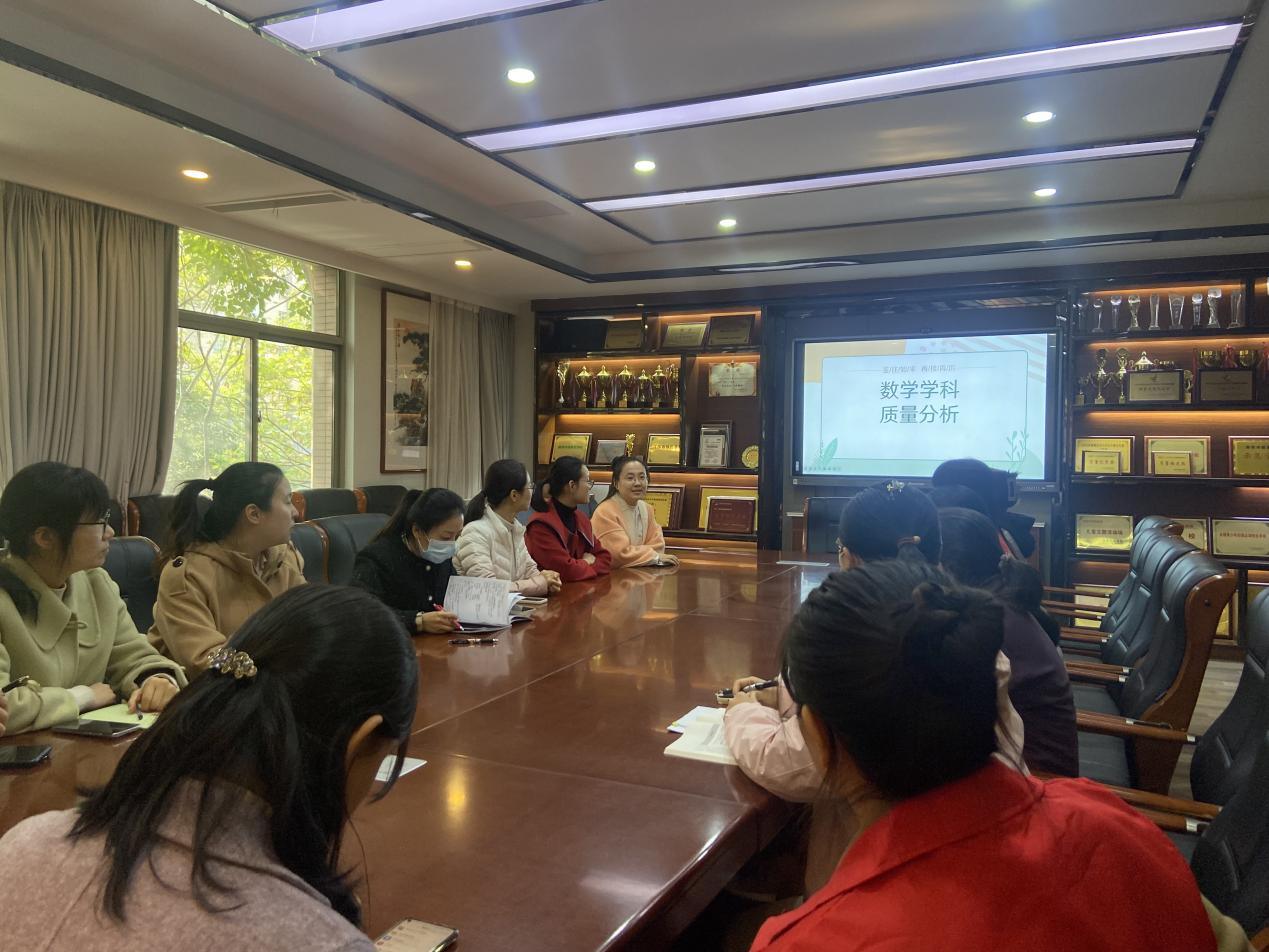 【养正颐小·教学】百尺竿头思更进，策马扬鞭自奋强——记中电颐和家园小学数学学科质量分析会_html_716342bf.jpg