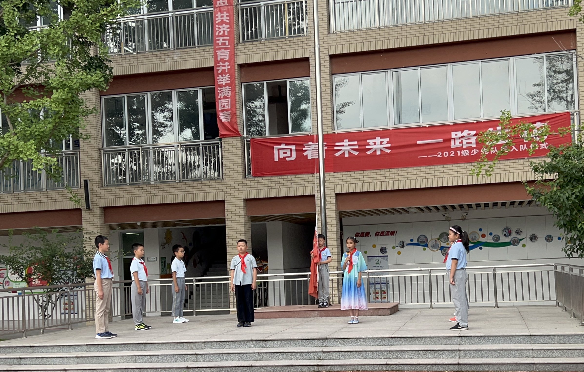 心怀感恩 常行孝举--新闻稿_html_7f35c8b4.jpg