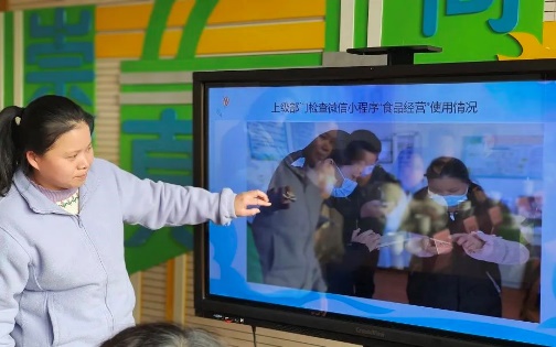 家长会新闻稿(1)_html_m22f28f3d.jpg