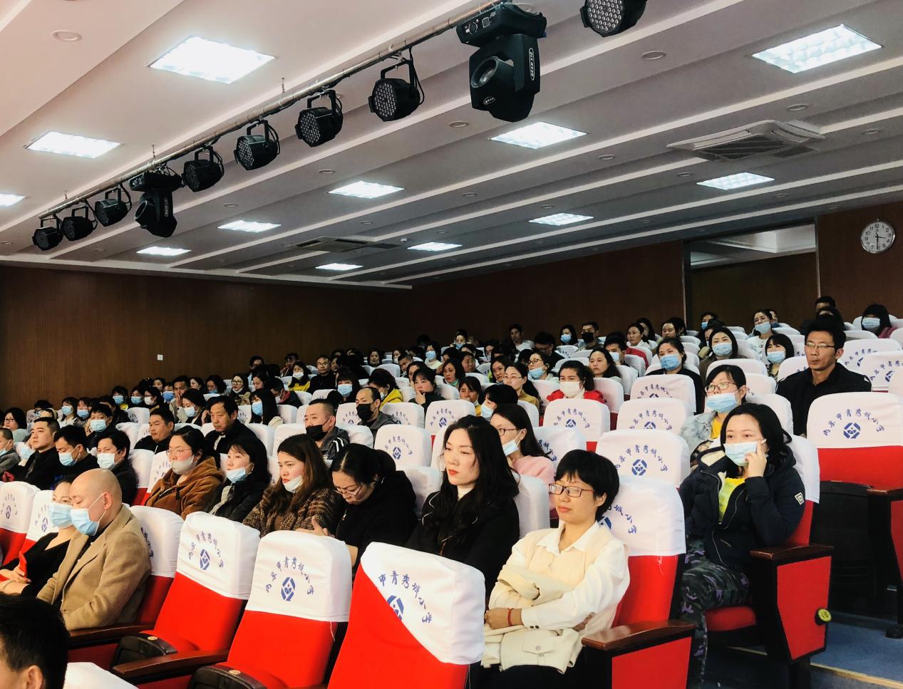 雏鹰正振翅(2)_html_m9712b0a.jpg