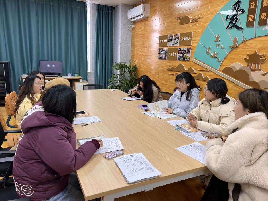 科研促进教学  课题打造范式(2)_html_2fe8b200.jpg