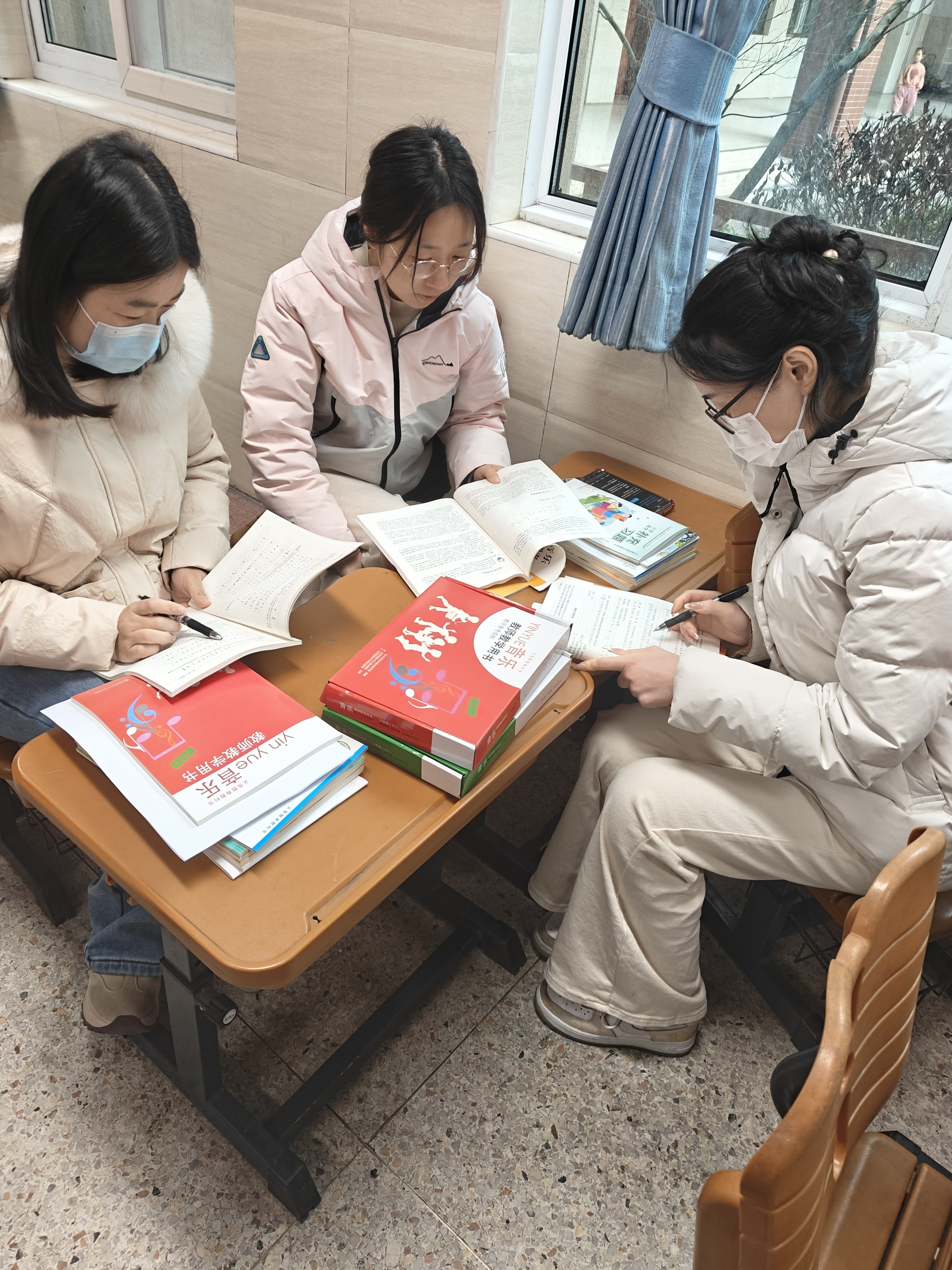 【大爱青秀·教学】共研课堂，奏响教学新篇章——青秀城小学综合组集体备课活动（一）_html_m5d3e2716.jpg