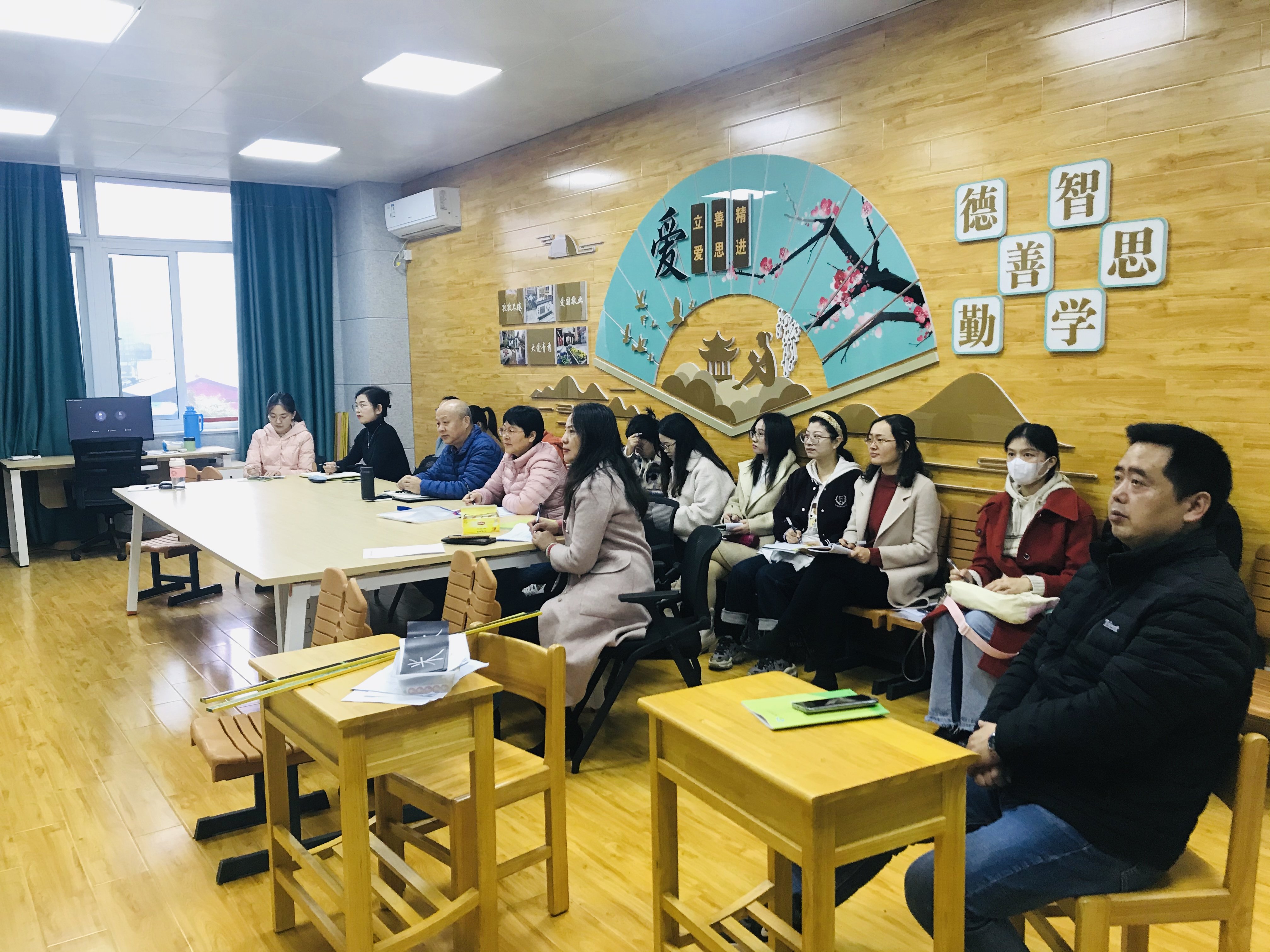 专家引领明方向 深思笃行促成长_html_m1b744011.jpg