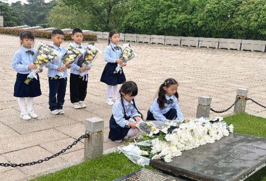 1_2024.4.28-高畅【大爱青秀&middot;德育】家长互助团∣缅怀雨花先烈  传承红色血脉——青秀城小学“童心爱金陵”研学团侧记(1)_html_7d4e80ed.jpg