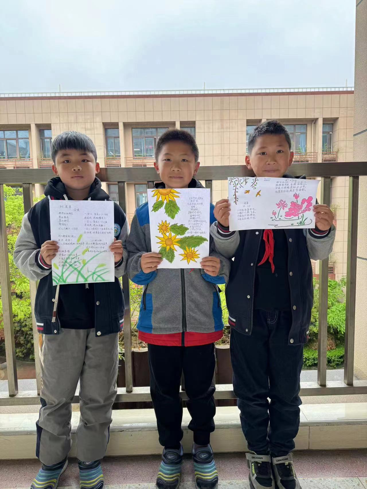 【大爱青秀·读书节】轻叩诗歌大门 用美眼看世界——青秀城小学读书节系列活动(四)_html_57c4adbd.jpg
